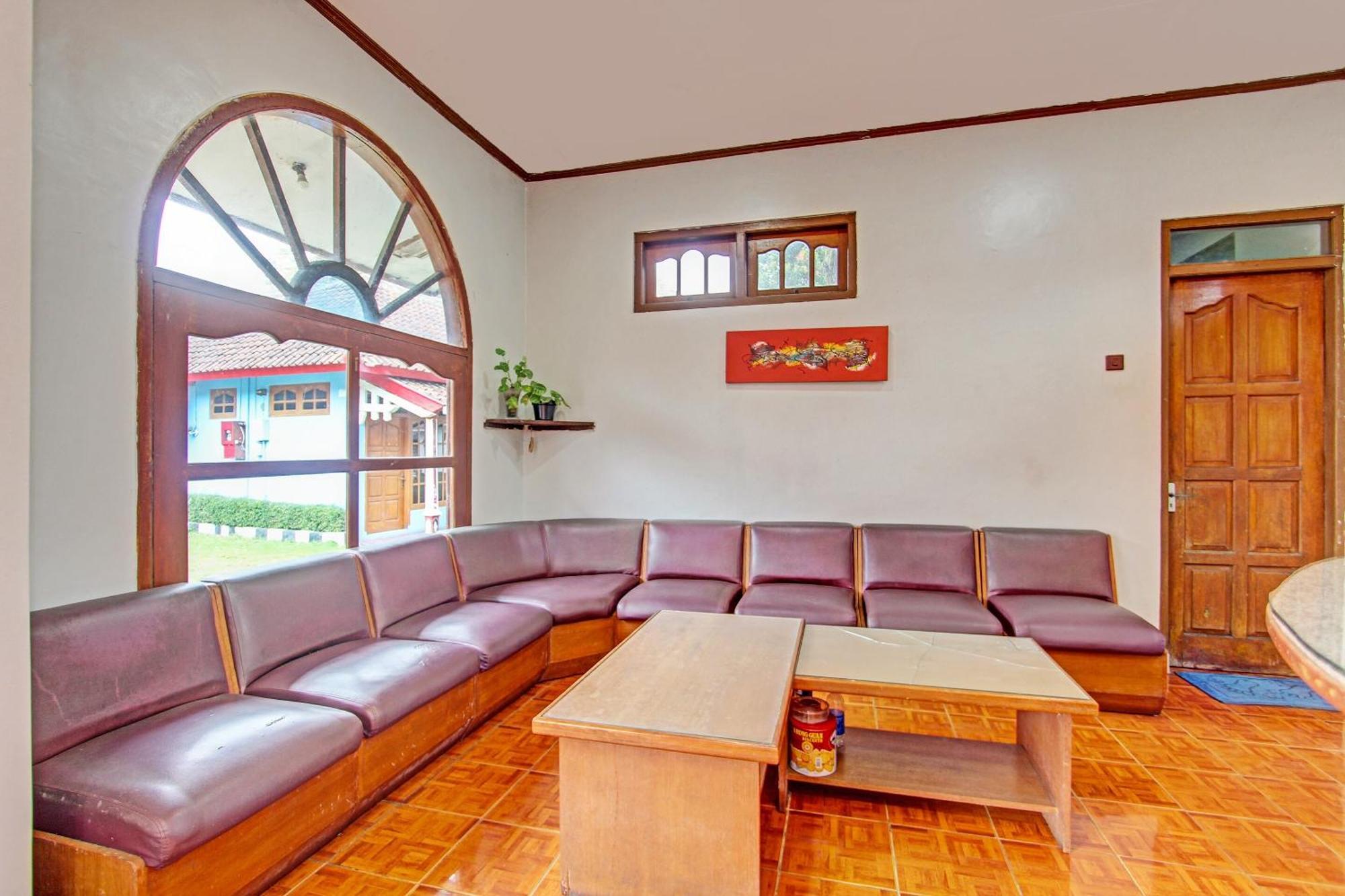 Capital O 91644 Loka Hause Hotel Salatiga Bagian luar foto