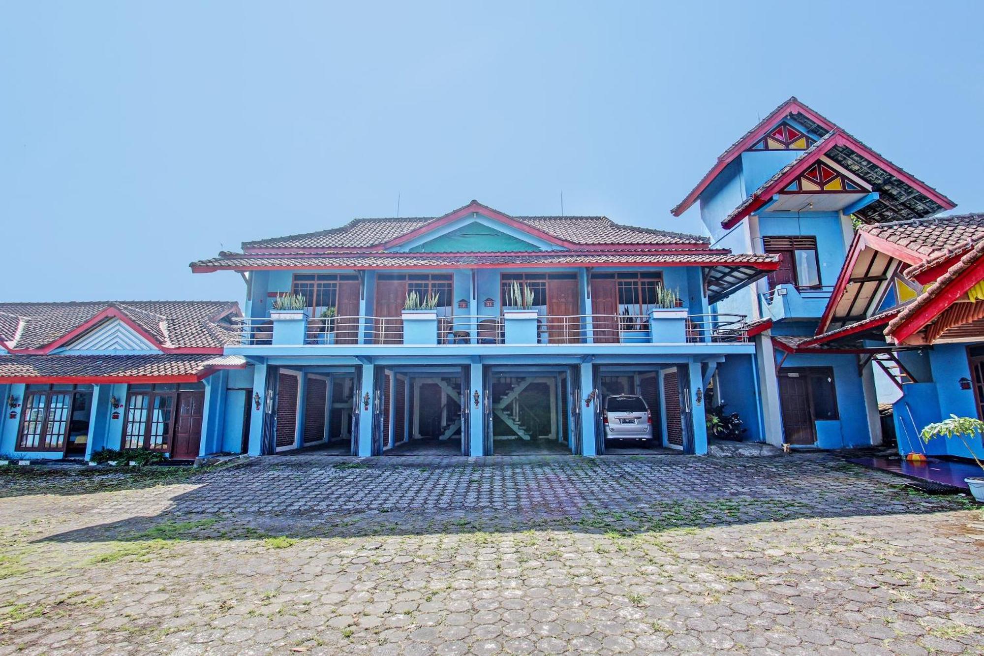 Capital O 91644 Loka Hause Hotel Salatiga Bagian luar foto