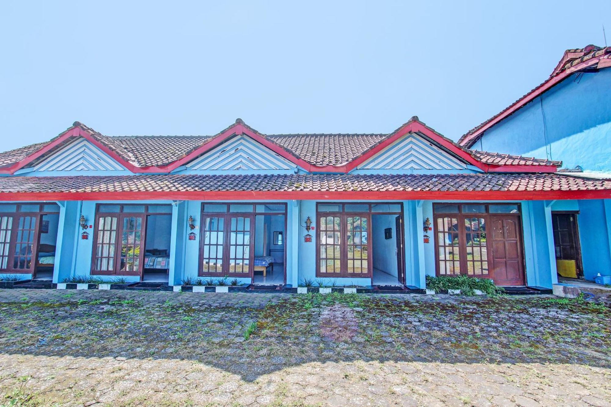 Capital O 91644 Loka Hause Hotel Salatiga Bagian luar foto