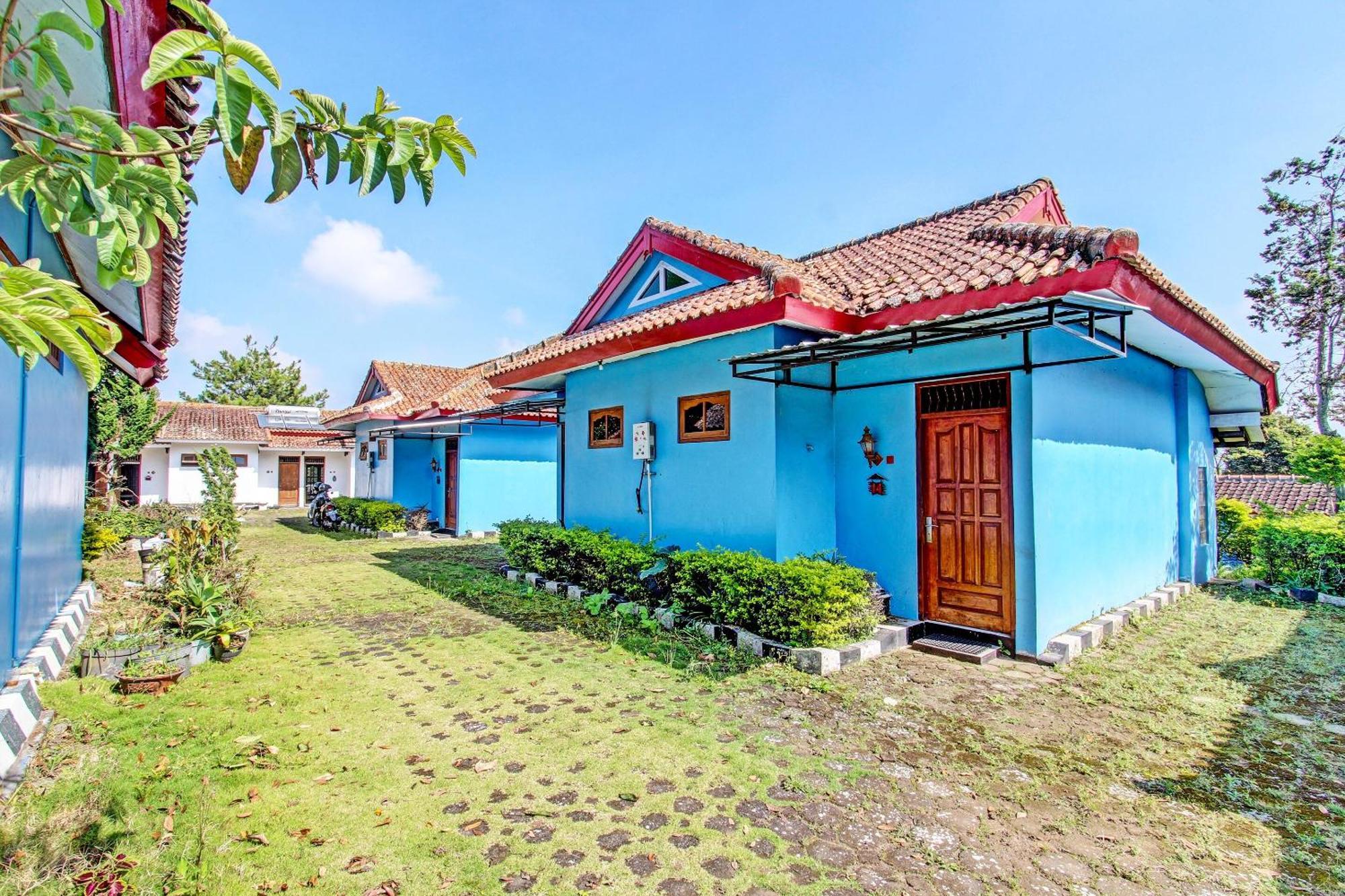 Capital O 91644 Loka Hause Hotel Salatiga Bagian luar foto