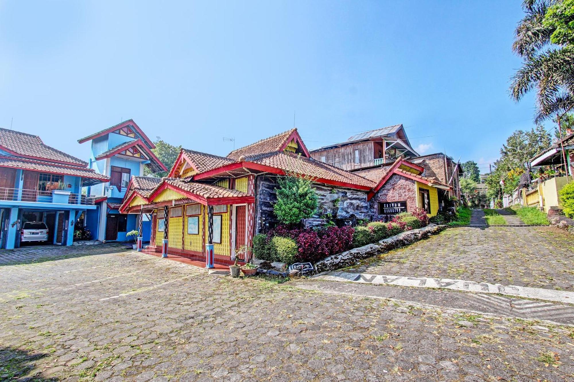 Capital O 91644 Loka Hause Hotel Salatiga Bagian luar foto
