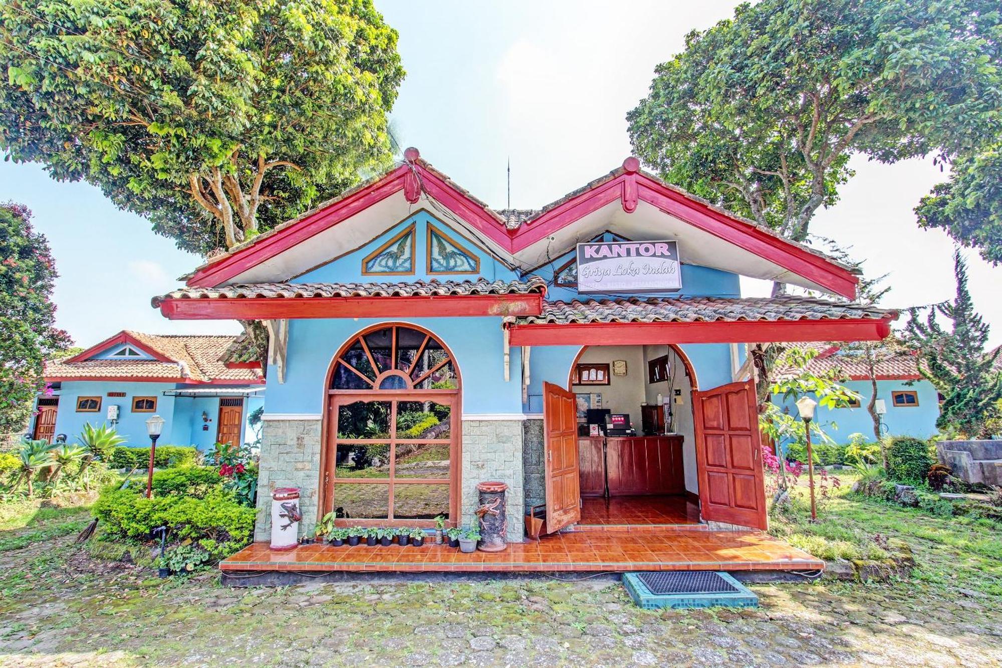 Capital O 91644 Loka Hause Hotel Salatiga Bagian luar foto