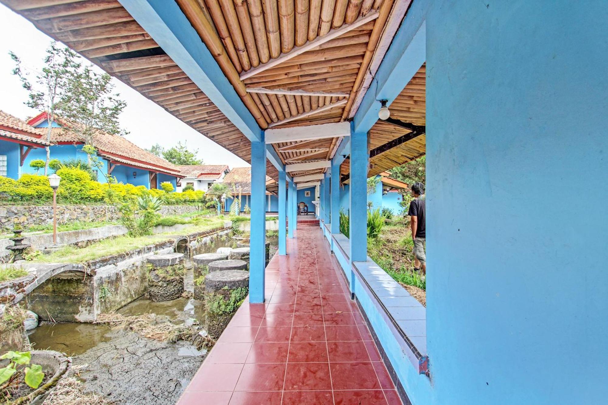 Capital O 91644 Loka Hause Hotel Salatiga Bagian luar foto
