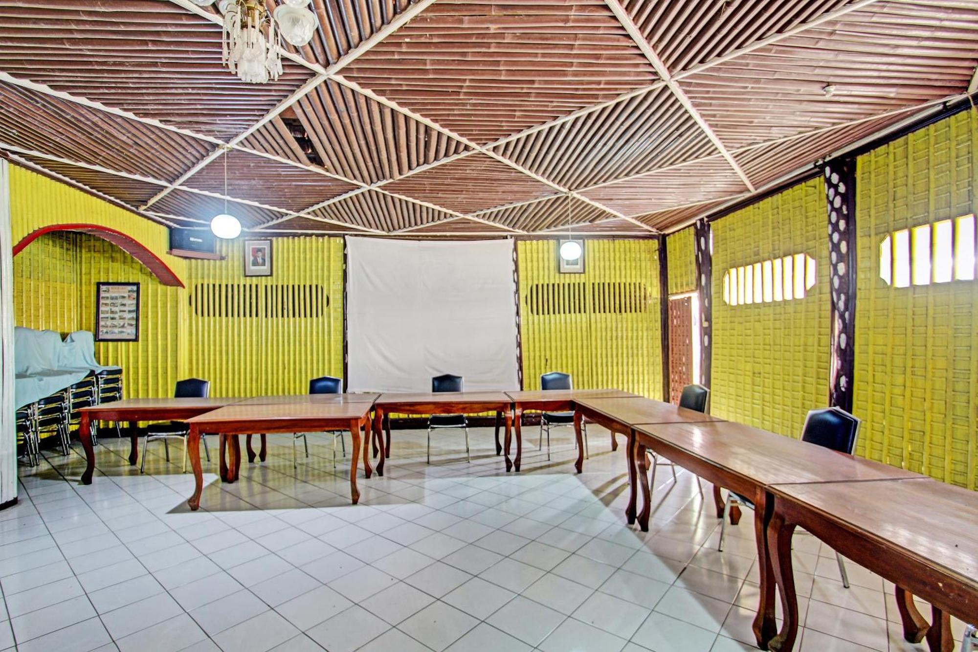 Capital O 91644 Loka Hause Hotel Salatiga Bagian luar foto