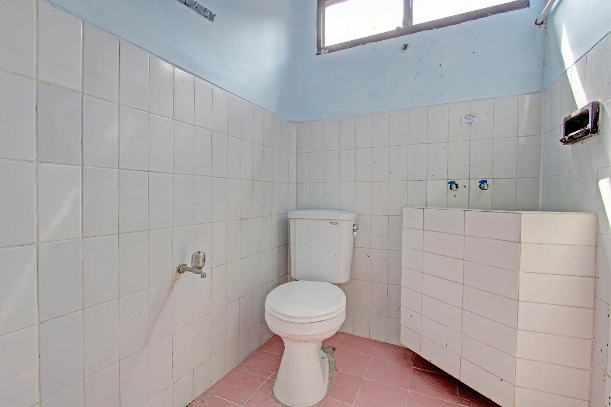 Capital O 91644 Loka Hause Hotel Salatiga Bagian luar foto