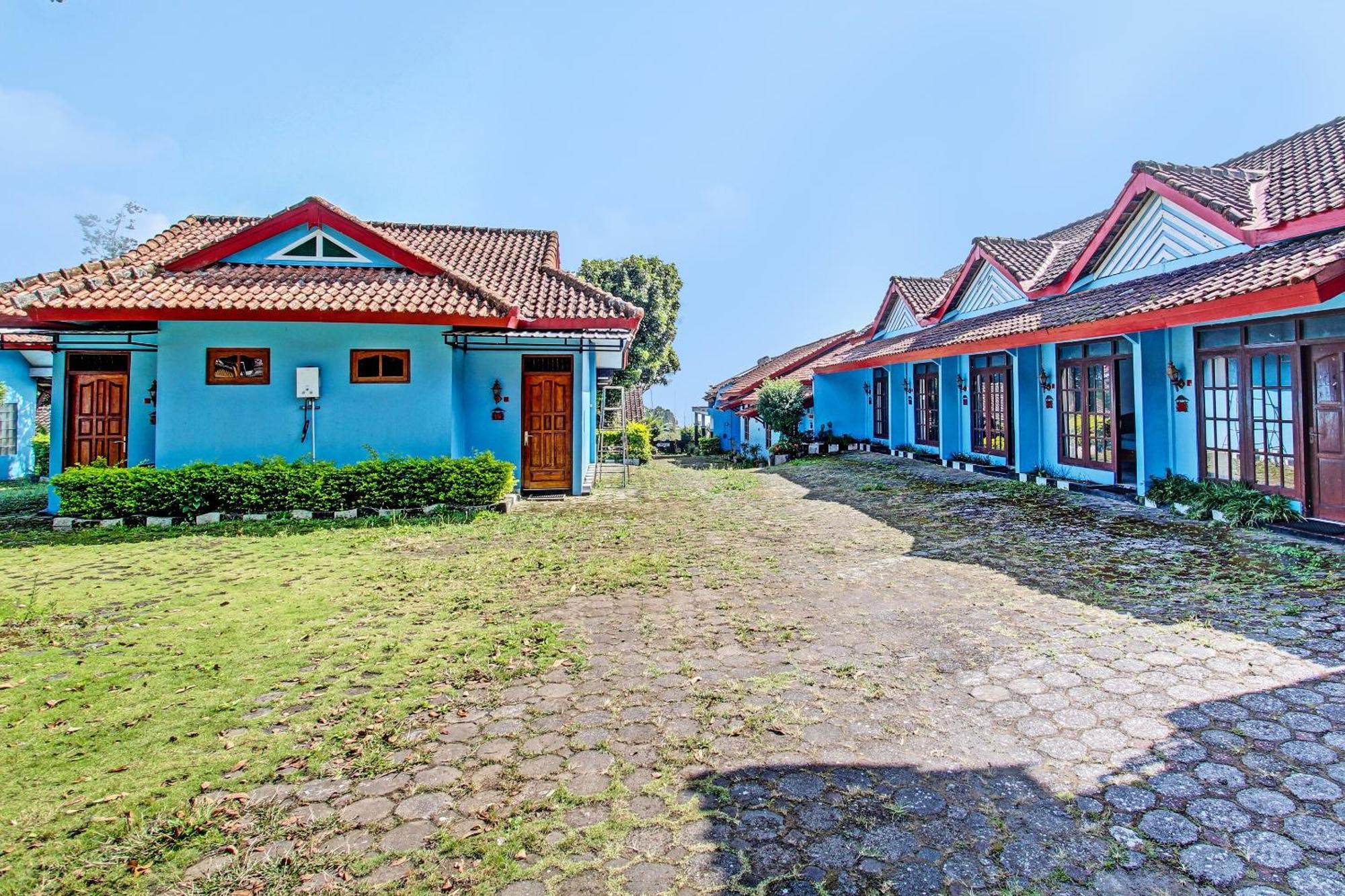 Capital O 91644 Loka Hause Hotel Salatiga Bagian luar foto