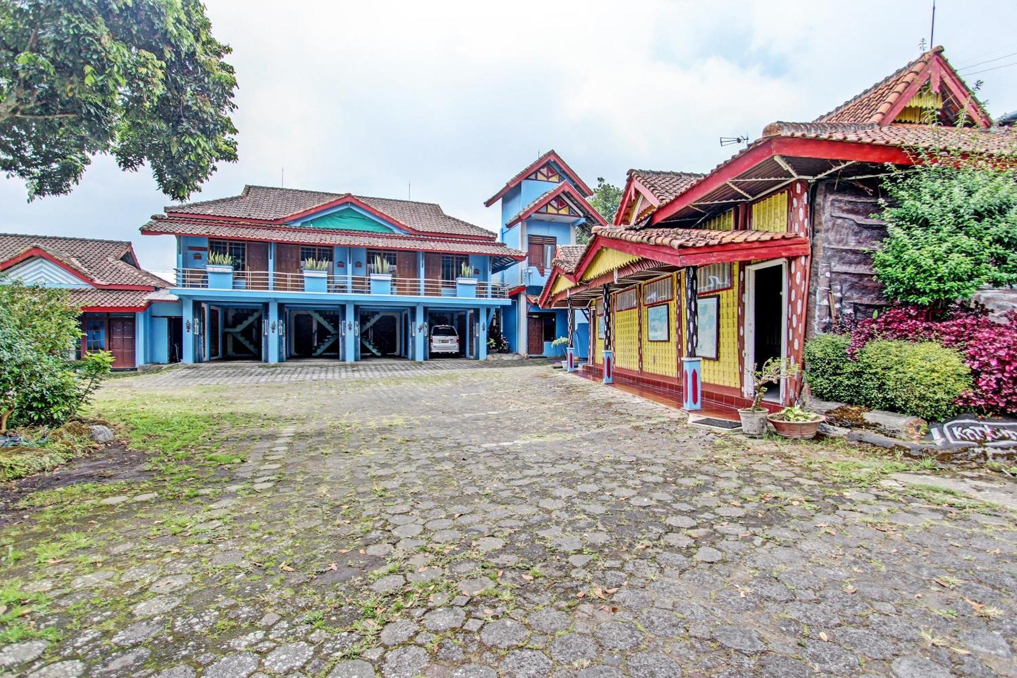 Capital O 91644 Loka Hause Hotel Salatiga Bagian luar foto