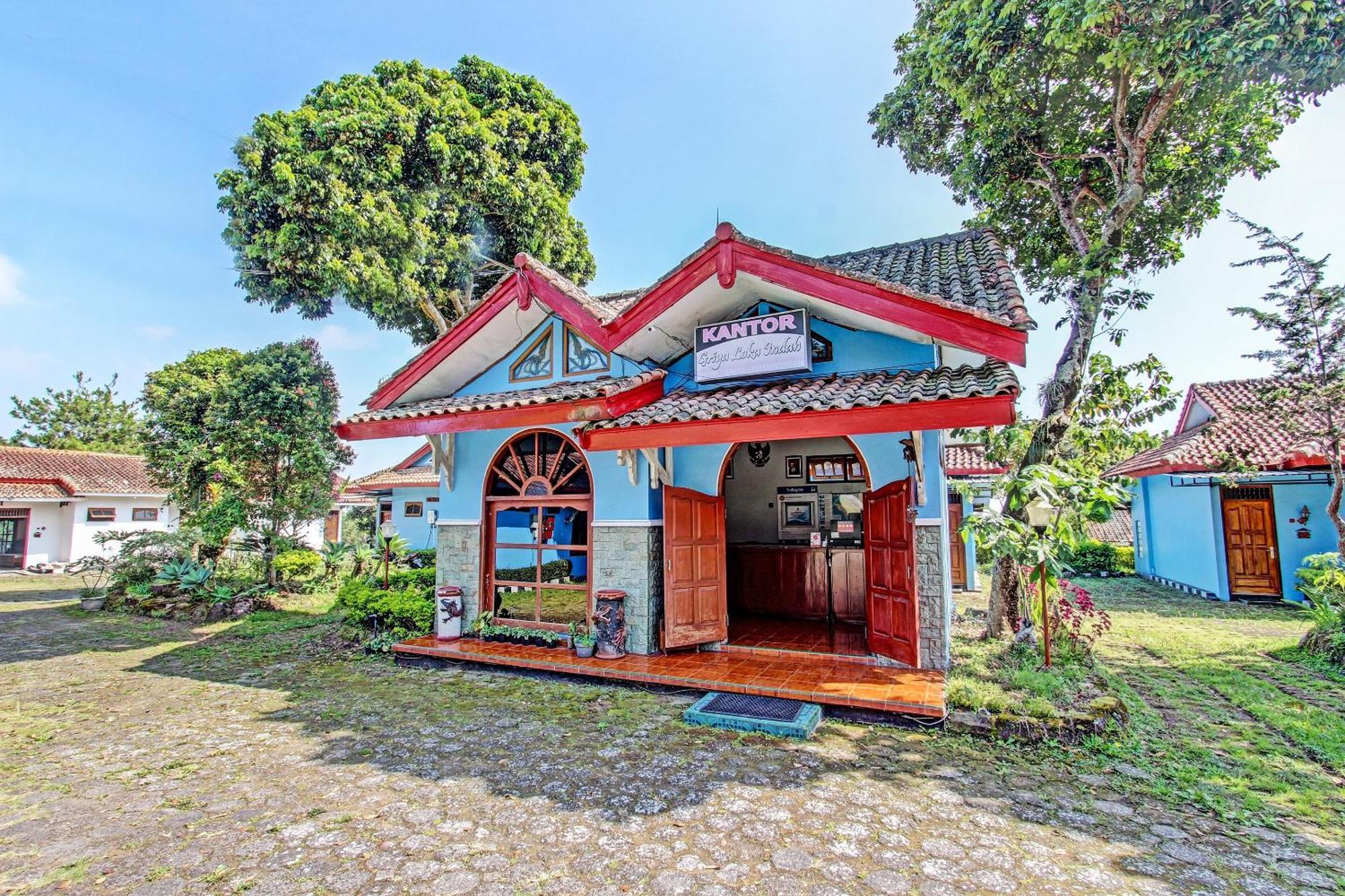 Capital O 91644 Loka Hause Hotel Salatiga Bagian luar foto